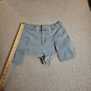 Women’s M Light Wash Denim Shorts Frayed Hem Pockets Statement Piece